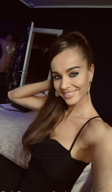 leniyoung official actrice érotique des photos