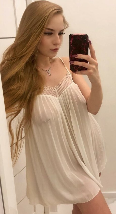 Oksana Neveselaya modèle hd photo