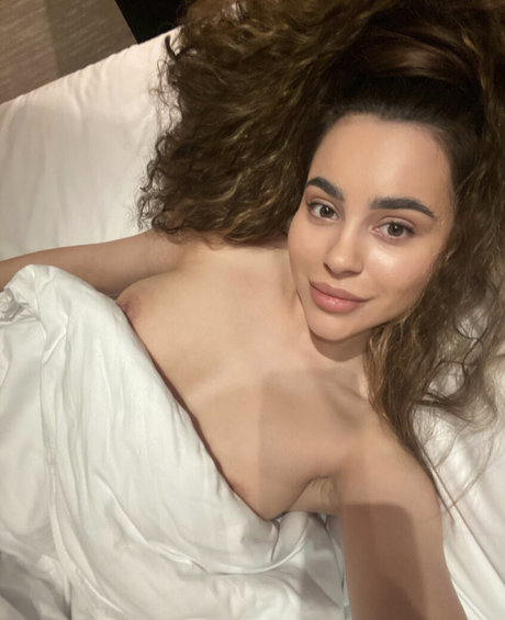 Karyna Kardelian art modèle collection