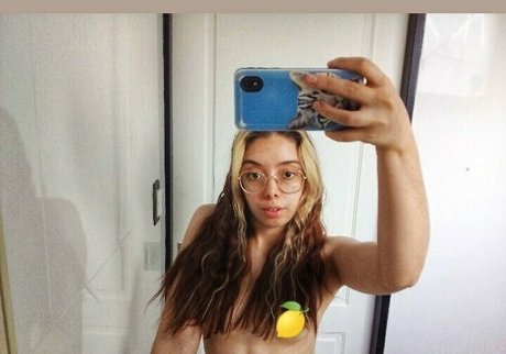 lillymeawfree actrice adulte photos