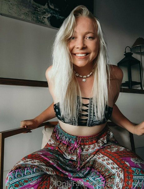 alora free actrice adulte images