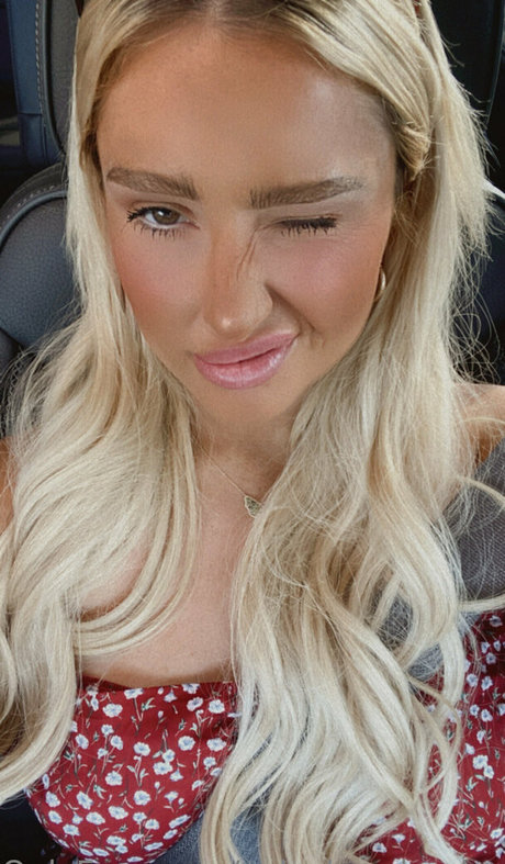 courtneyhuntt actrice nue img