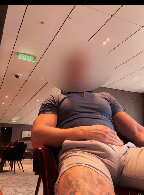 trio sous la douche onlyfans xxx nu images