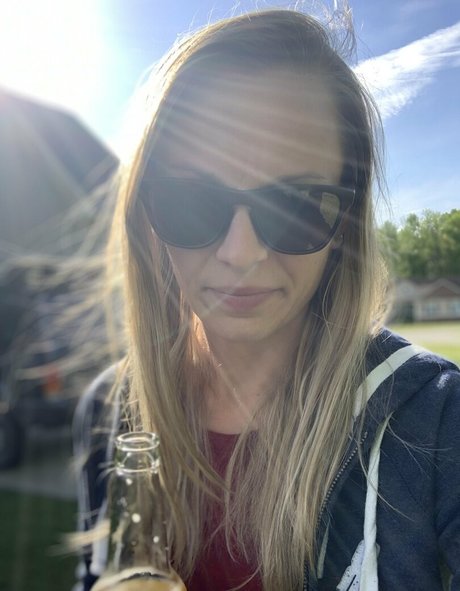 littlewaistinyourface modèle érotique collection