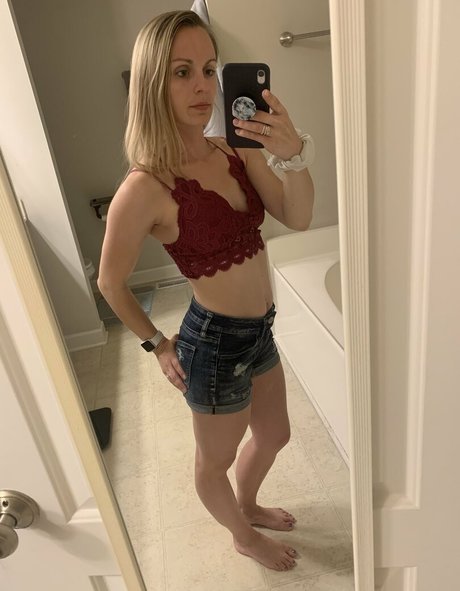 littlewaistinyourface modèle pornographique photo