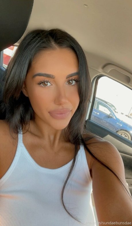 miafall modèles nus photos