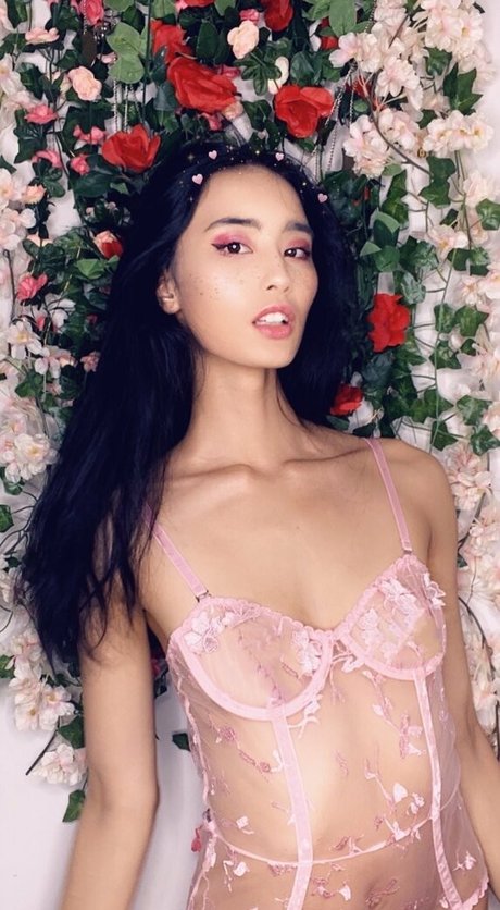 ébène maigre onlyfans chaud et sexy img