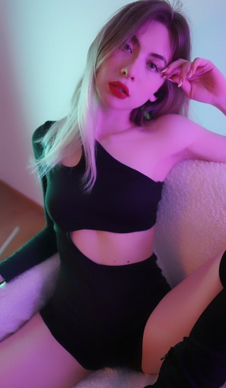 ASMR Onuri modèle chaud photo