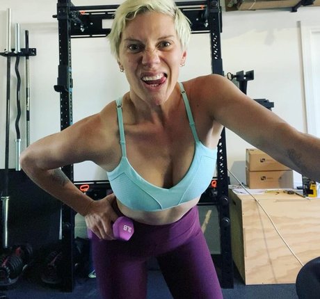 Katee Sackhoff modèle de haute qualité images