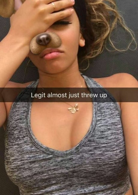 Vanessa Morgan actrice de nus images