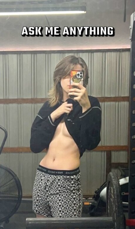 Onlyjayus star du porno gratuite des photos