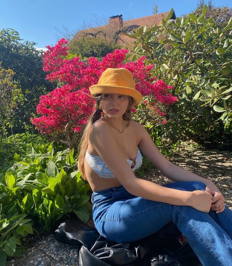 hippies uniquementfans art parfait galerie