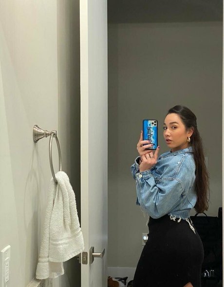 karleegrey étoile chaude img