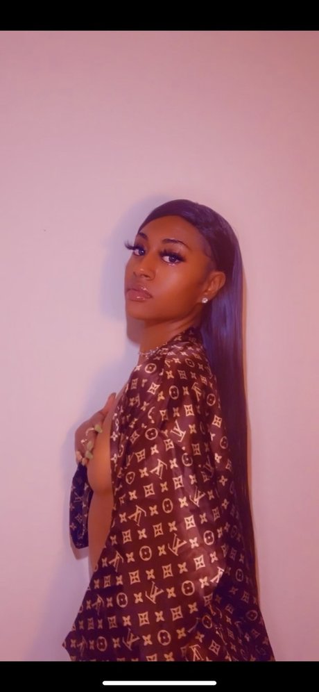 Kianna Love modèles nus image