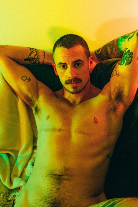 Aiden Dean star du porno gratuit galerie