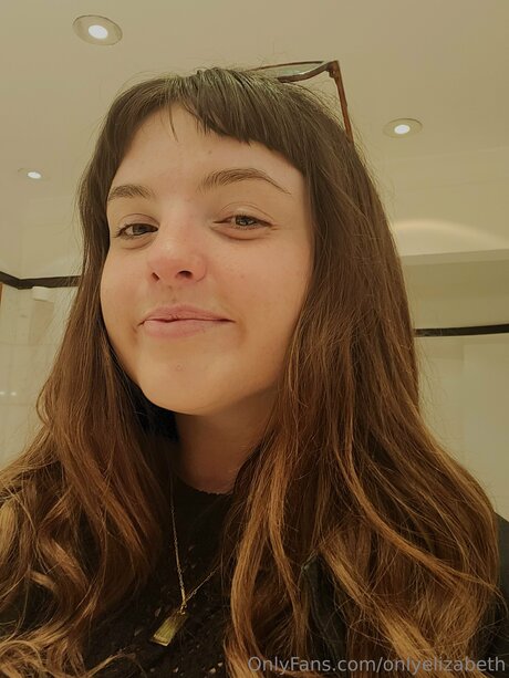 Peachy Eliza_ nus de stars du porno photo