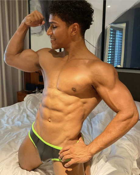 Oli Ferro actrice de nus archive