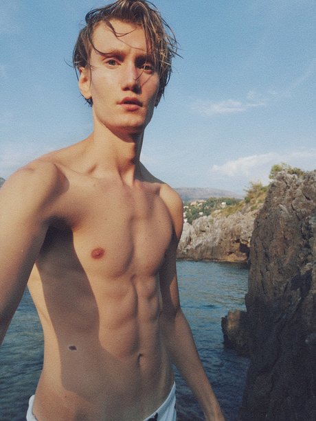 Olick actrice nue des photos