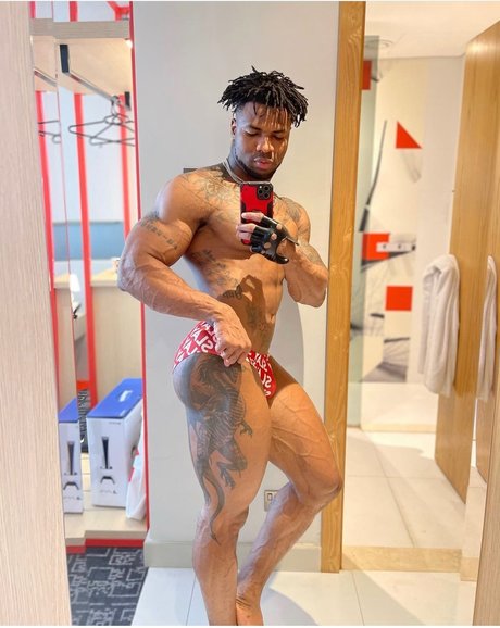 Ostine brown haut de star du porno des photos