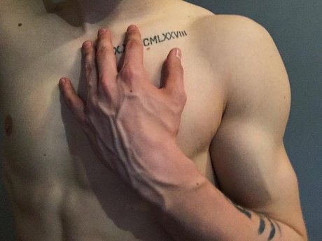 Bom menino modèle porno collection