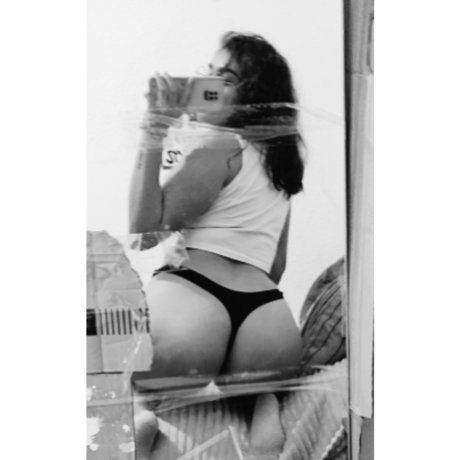 Perla 21 modèle xxx image