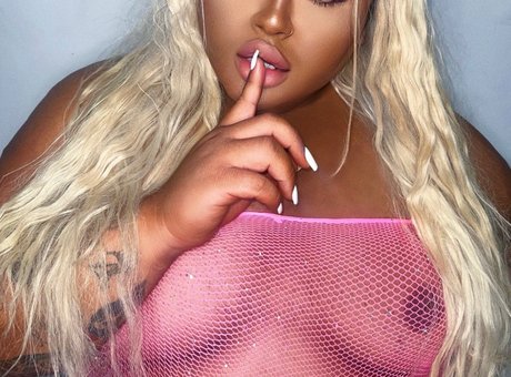 POUTYBOI_ modèle porno galerie