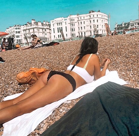 Poppy Mae star du porno nue photo