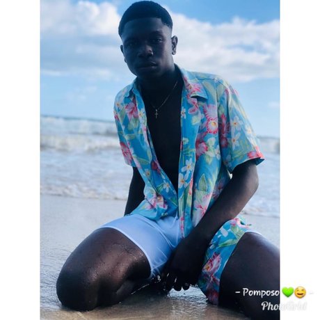 pomposo oficial étoile xxx des photos