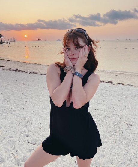 Violet Brinson star du porno exclusive galeries