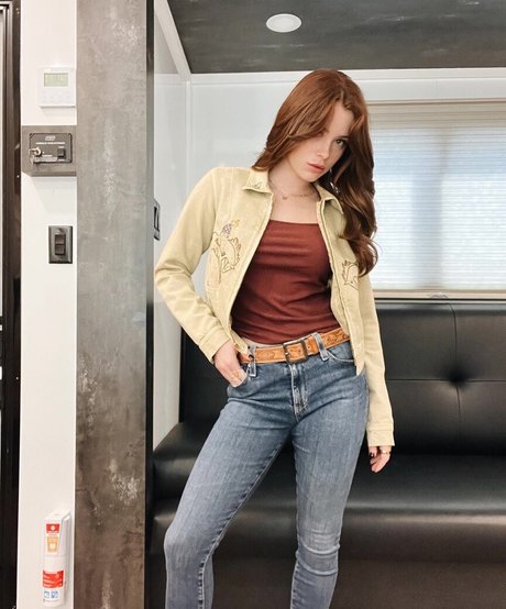 Violet Brinson nus étoiles image