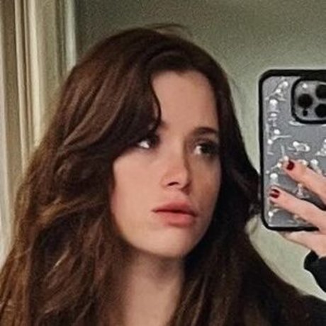 Violet Brinson star du porno gratuite galerie