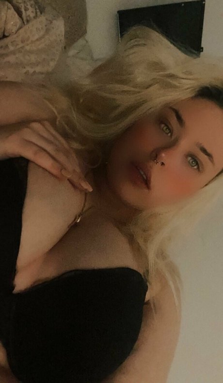 lizzynips modèle artistique image