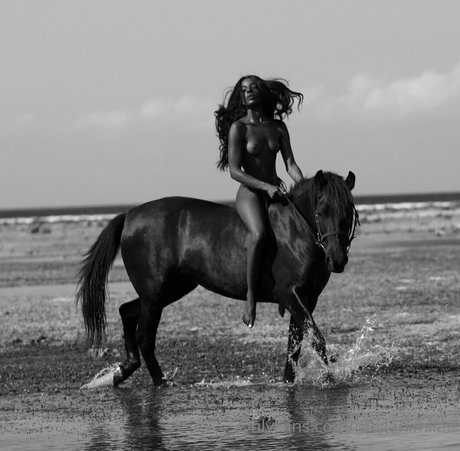 Megan Milan jolie actrice des photos