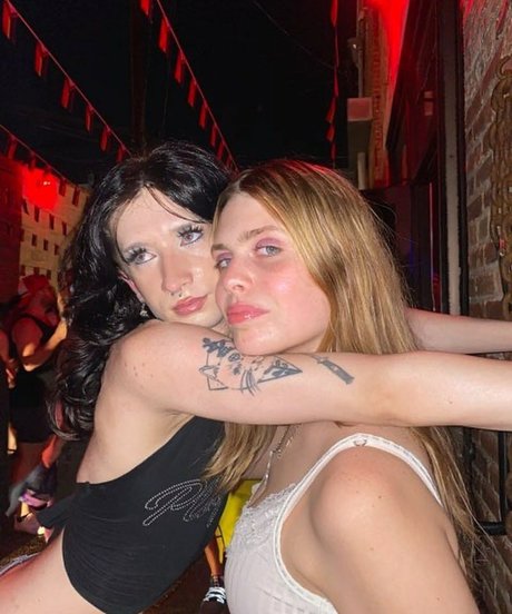 Cherry Darling star du porno gratuit des photos