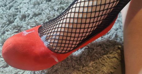 kayties feet modèle adulte image