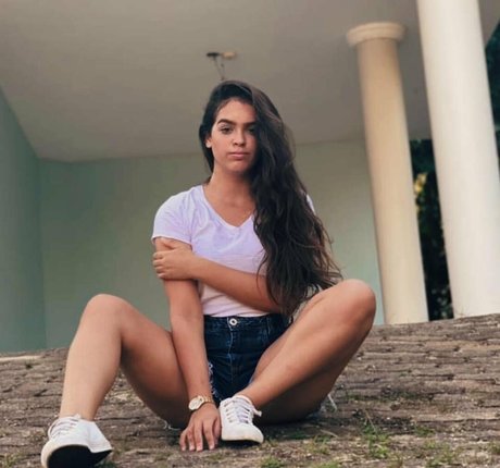 Izabelly Linhares modèles nus img