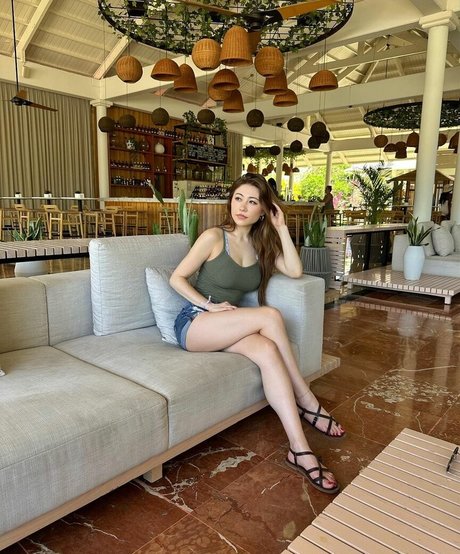 Sasha Emiri beau modèle photos