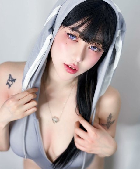 Naughty Rabbit actrice artistique image