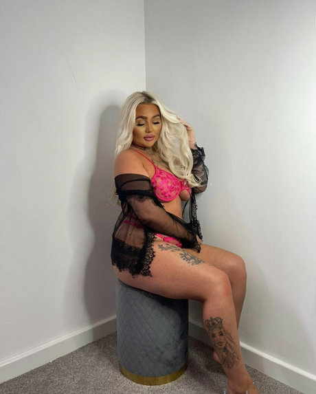 inkedblondieeee jolie actrice photo