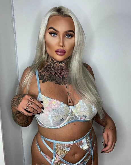 inkedblondieeee actrice pornographique des photos