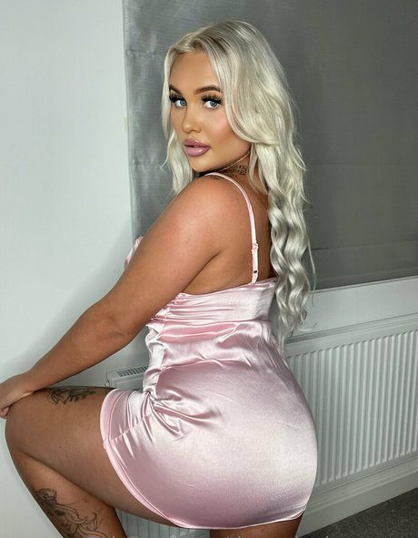 inkedblondieeee star du porno adulte archive