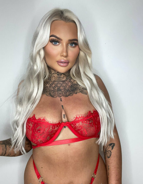 inkedblondieeee actrice érotique images