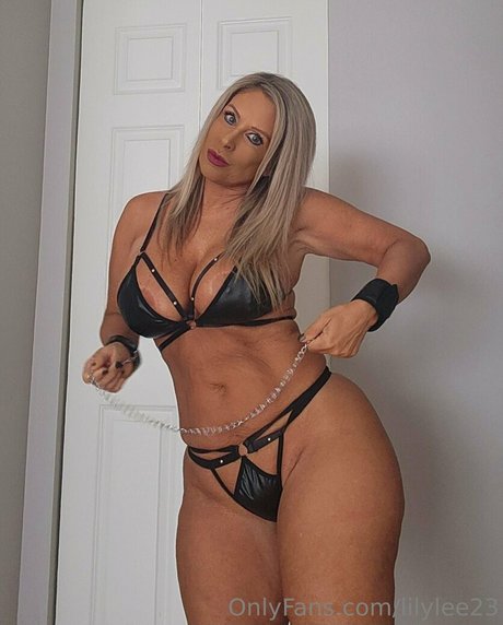 lilylee23 modèle porno archive