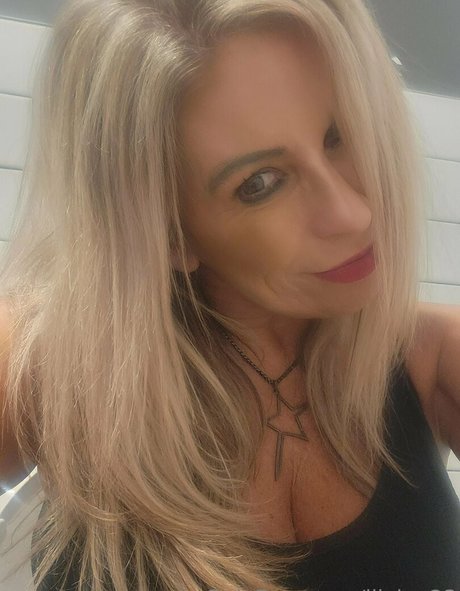 lilylee23 modèle érotique des photos