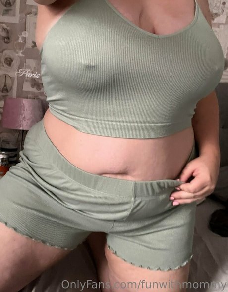 tétons percés onlyfans magnifique parfait img