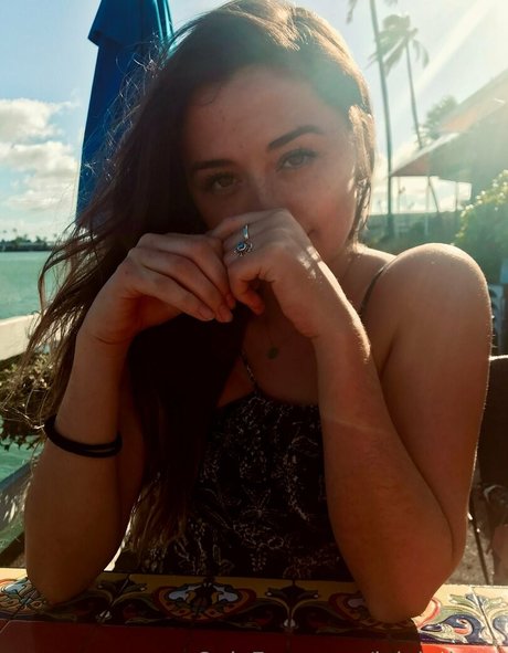 déshabillage onlyfans gratuit belle img