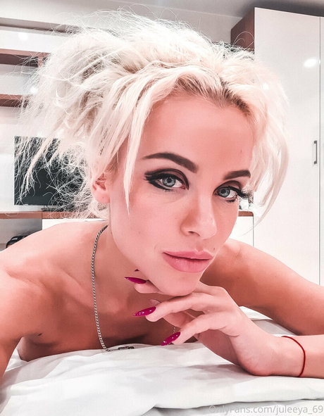 juleeya 69 star du porno chaud photo