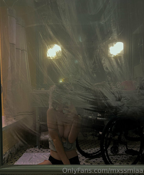 mxssmiaa modèle exclusif photo