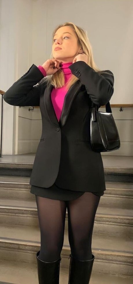 Romane Salvetti star du porno érotique galerie