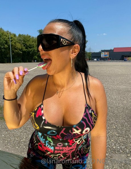 lanaromano star du porno adulte photos